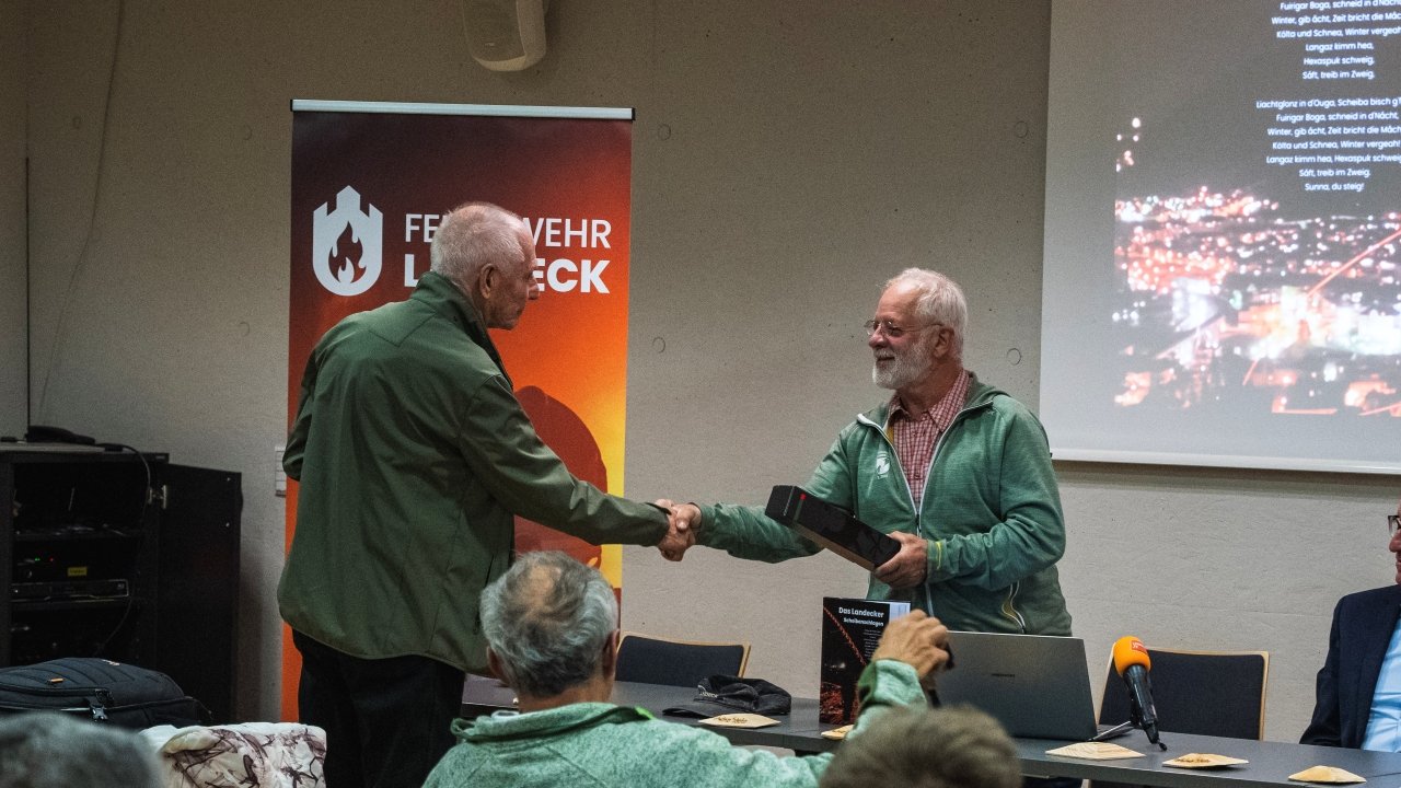 (C) Feuerwehr Landeck, Präsentation Scheibenschlag Buch (82).jpg