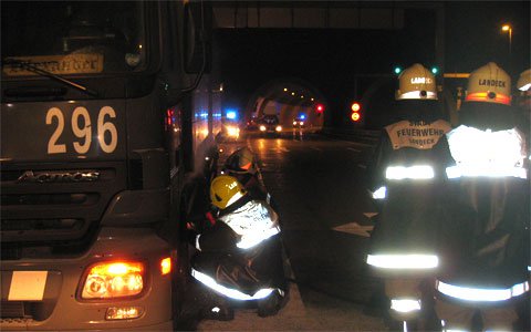 Glück bei einem LKW-Brand auf der Arlbergschnellstraße/S16