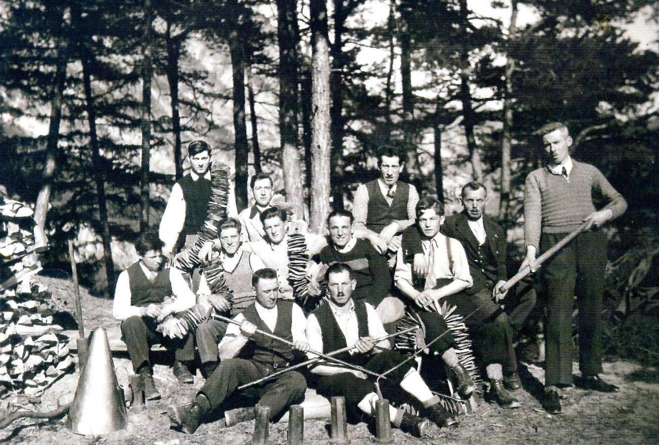 64- Mitglieder der Feuerwehrmusik Perjen 1952 .jpg