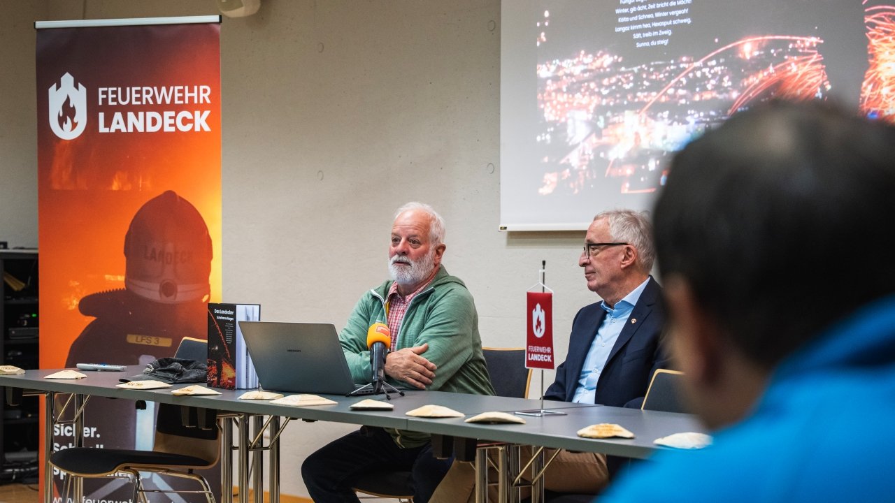 (C) Feuerwehr Landeck, Präsentation Scheibenschlag Buch (53).jpg