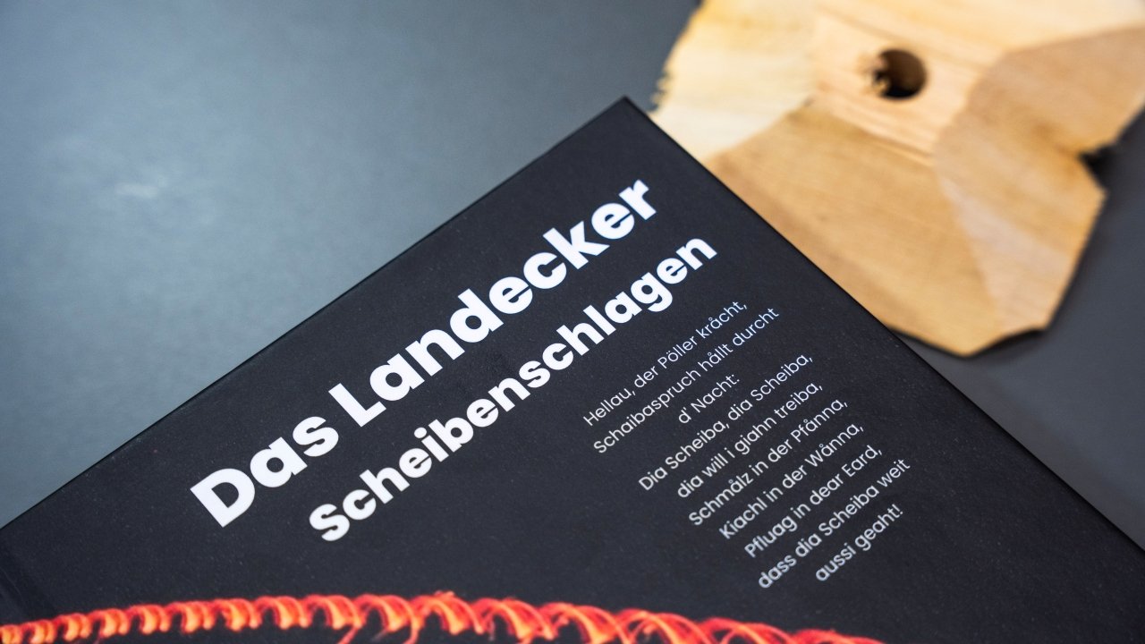 (C) Feuerwehr Landeck, Präsentation Scheibenschlag Buch (16).jpg