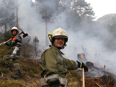 Waldbrand oberhalb von Grins