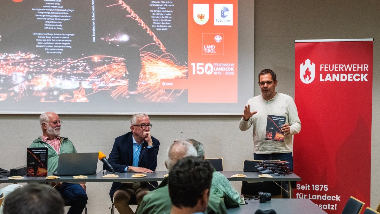 (C) Feuerwehr Landeck, Präsentation Scheibenschlag Buch (86).jpg
