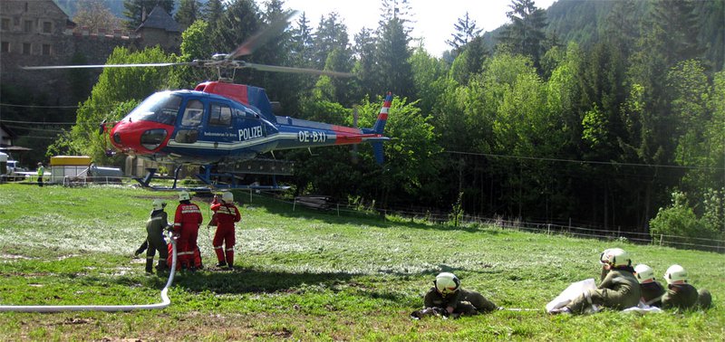 Waldbrand unterhalb der Arlbergbahn-Bahnstrecke