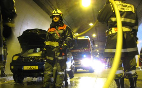 PKW-Brand im Strenger Tunnel