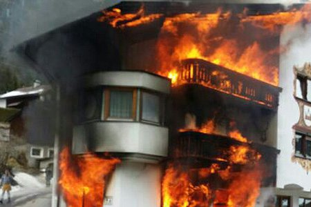 Brand einer Tischlerei mit Wohnhaus in Flirsch