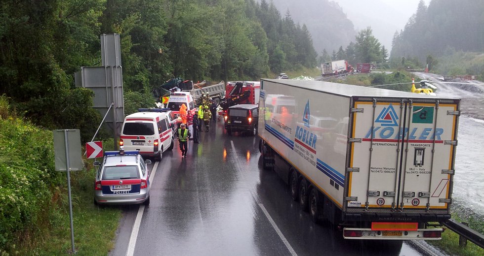 lkw-unfall_runser-au1.jpg
