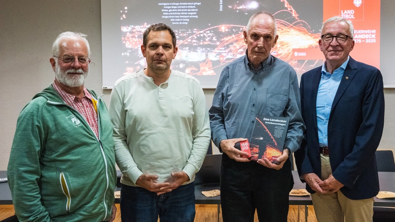 (C) Feuerwehr Landeck, Präsentation Scheibenschlag Buch (91).jpg
