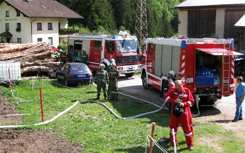 Waldbrand unterhalb der Arlbergbahn-Bahnstrecke
