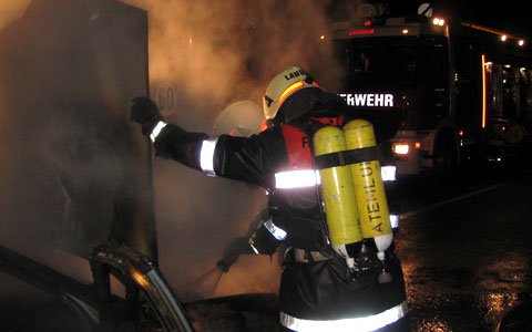 Brand eines PKWs beim Westportal des Perjentunnels