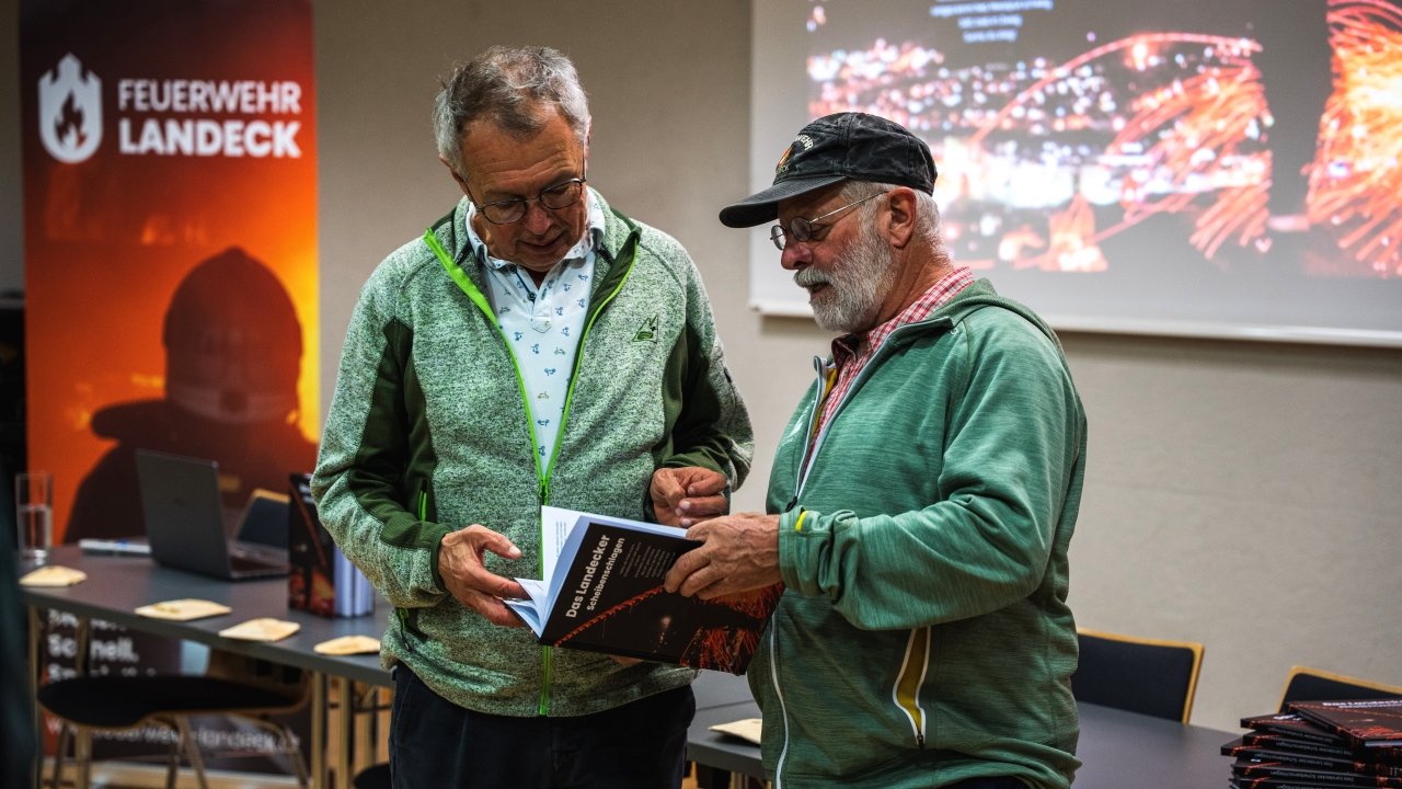 (C) Feuerwehr Landeck, Präsentation Scheibenschlag Buch (35).jpg