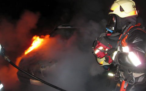 Brand eines PKWs beim Westportal des Perjentunnels