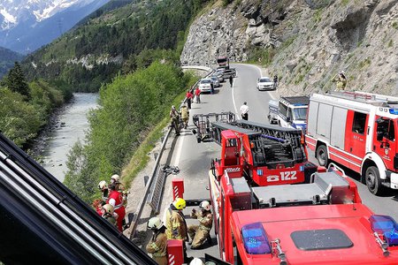 Motorradfahrer wurde in den Inn katapultiert