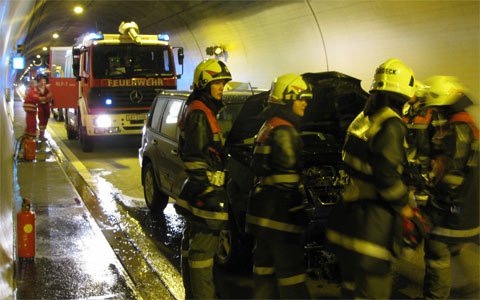 PKW-Brand im Strenger Tunnel